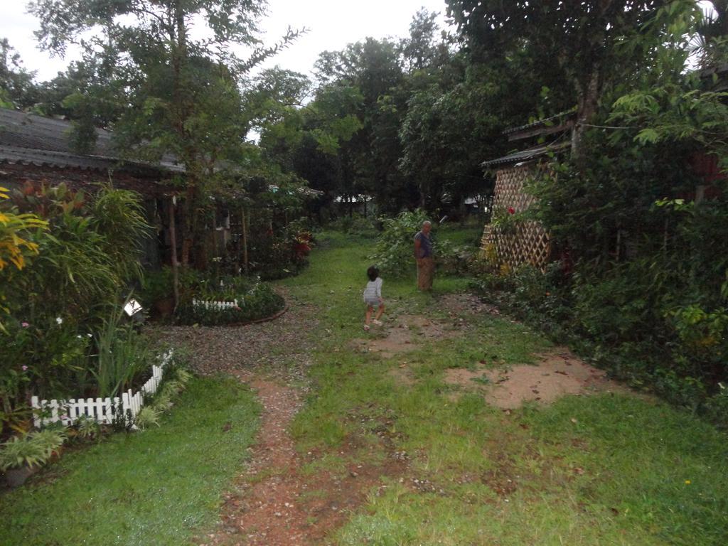 Grandma'S Home Sangkhlaburi Extérieur photo